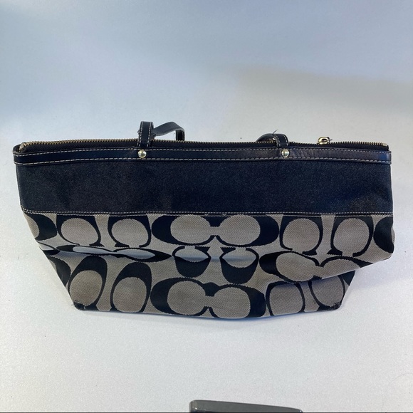 Classic Coach Shoulder Purse 16x10x6 - Picture 3 of 14